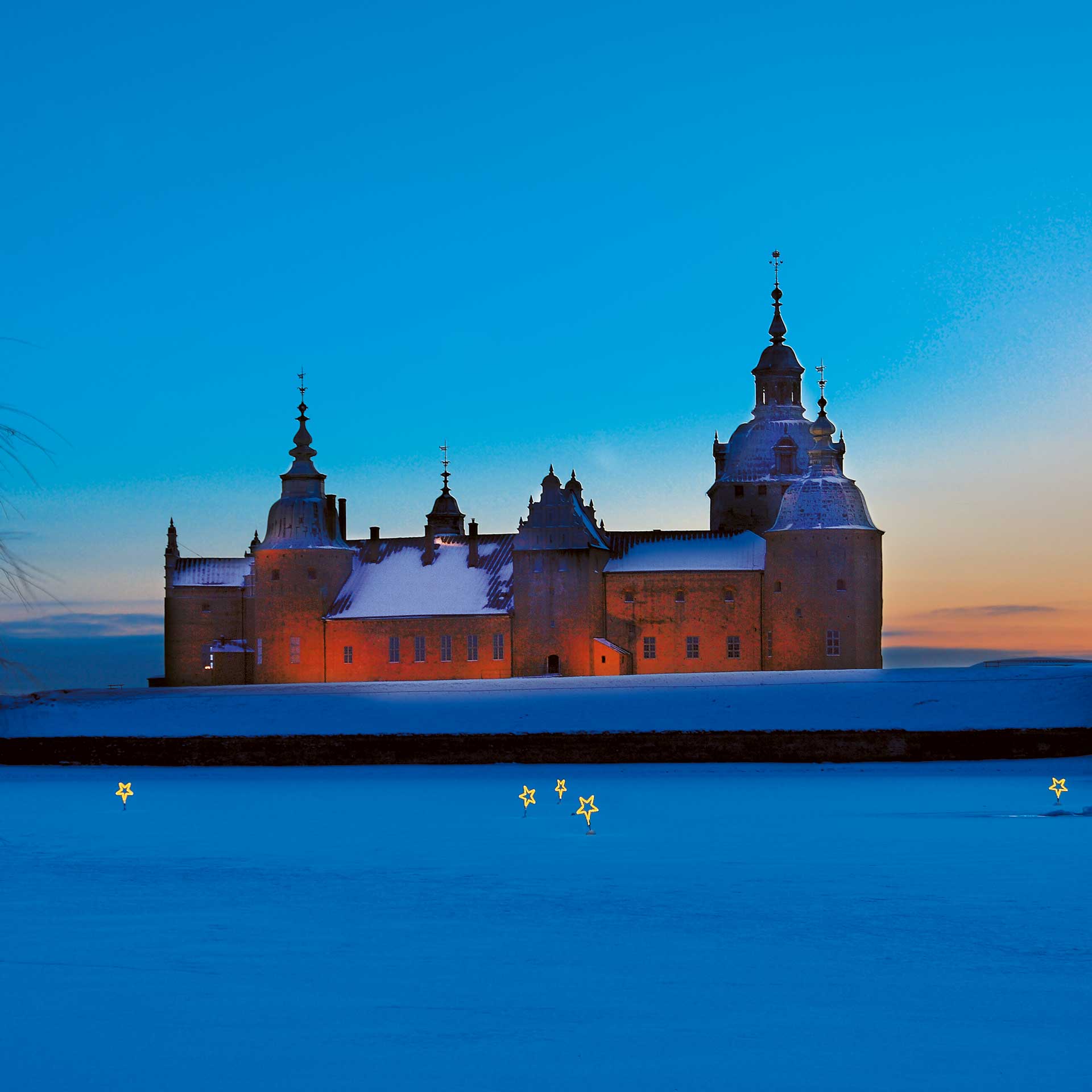 Kalmar Slott omgivet av snö.